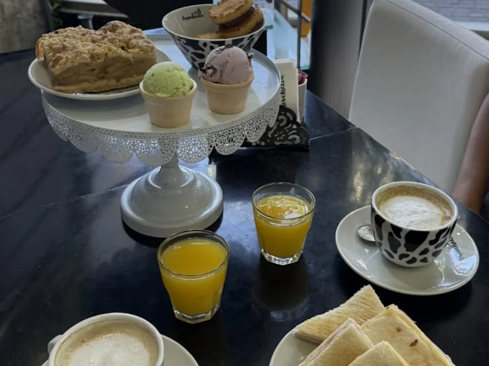 Merienda para dos Freschezza: torta, helados, jugos, café y tostados